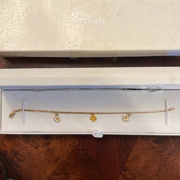 jcpenney Jewelry - 10k yellow gold flower charm bracelet 7 in.ladies yellow white flowers REAL GOLD